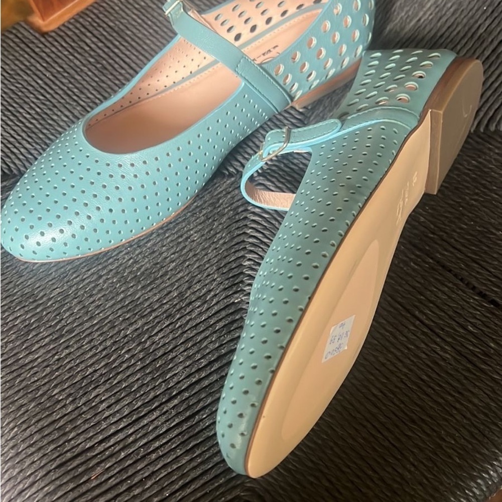 AGL NWT Women's baby blue genuine leather Mary Jane Flats - Picture 5 of 6
